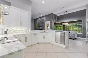 160 Logan Blvd S, Naples, FL 34119 - Photo 9
