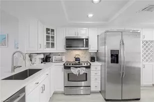 9101 Vanderbilt Dr, Naples, FL 34108 - Photo 7