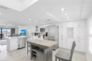 9101 Vanderbilt Dr, Naples, FL 34108 - Photo 5