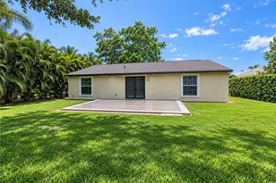533 Landmark Dr, Naples, FL 34112 - Photo 7