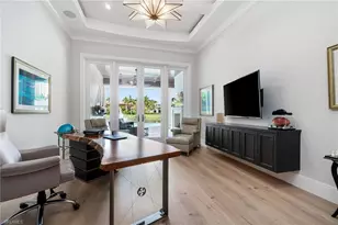 385 Colony Dr, Naples, FL 34108 - Photo 23