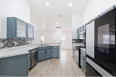2009 NE 13th Pl, Cape Coral, FL 33909 - Photo 5