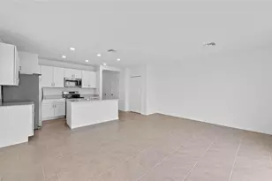 17526 Paradiso Wy, North Fort Myers, FL 33917 - Photo 3