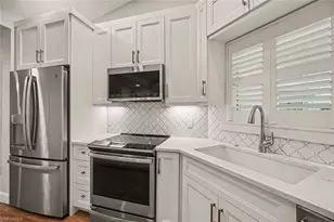 579 Park Shore Dr W, Naples, FL 34103 - Photo 11