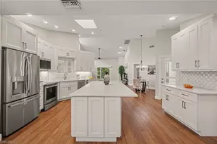 579 Park Shore Dr W, Naples, FL 34103 - Photo 7