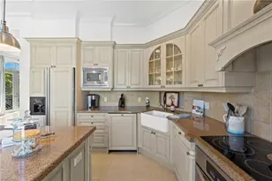 380 10th St S, Naples, FL 34102 - Photo 15
