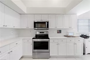 359 Dover Pl, Naples, FL 34104 - Photo 9