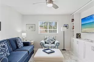 359 Dover Pl, Naples, FL 34104 - Photo 11