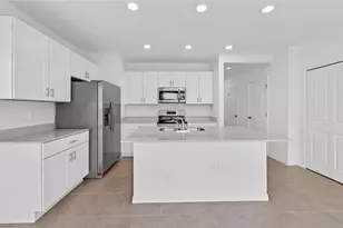 17528 Paradiso Wy, North Fort Myers, FL 33917 - Photo 3