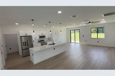2057 S Montana Cir, Labelle, FL 33935 - Photo 7