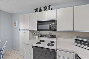 10686 Gulf Shore Dr, Naples, FL 34108 - Photo 13