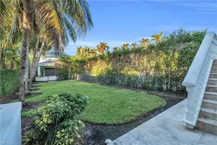 271 Broad Ave S, Naples, FL 34102 - Photo 17