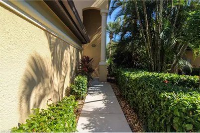 172 Vintage Cir #202, Naples, FL 34119 - Photo 9