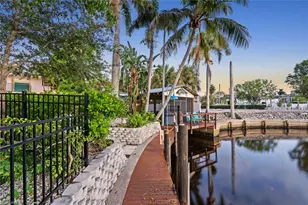 3350 Bayshore Dr, Naples, FL 34112 - Photo 27