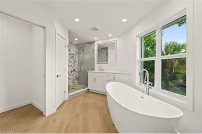 2105 Sheepshead Dr, Naples, FL 34102 - Photo 27