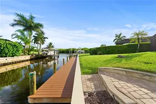 2105 Sheepshead Dr, Naples, FL 34102 - Photo 3