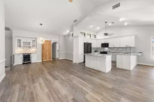2166 Anchorage Ln, Naples, FL 34104 - Photo 7