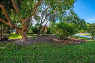 275 Lambton Ln, Naples, FL 34104 - Photo 5