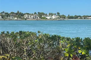4621 Bayshore Dr, Naples, FL 34112 - Photo 21