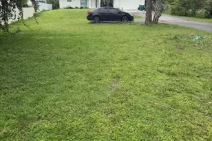 3241 10th Ave NE, Naples, FL 34120 - Photo 5