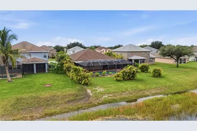 8091 Allamanda Ct, Lehigh Acres, FL 33972 - Photo 43