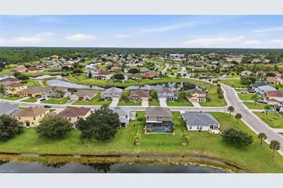 8091 Allamanda Ct, Lehigh Acres, FL 33972 - Photo 7