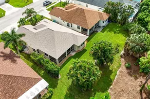 689 Crossfield Cir, Naples, FL 34104 - Photo 45