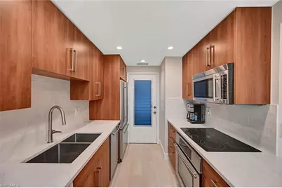 1300 Gulf Shore Blvd N #210, Naples, FL 34102 - Photo 13