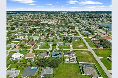 27 NE 9th Pl, Cape Coral, FL 33909 - Photo 37