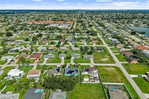 27 NE 9th Pl, Cape Coral, FL 33909 - Photo 37