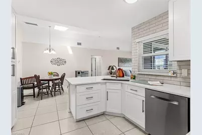 27 NE 9th Pl, Cape Coral, FL 33909 - Photo 17