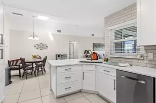 27 NE 9th Pl, Cape Coral, FL 33909 - Photo 17