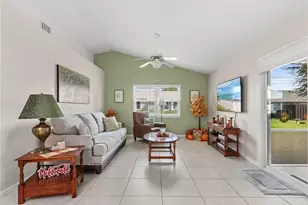 27 NE 9th Pl, Cape Coral, FL 33909 - Photo 3