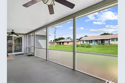 27 NE 9th Pl, Cape Coral, FL 33909 - Photo 21