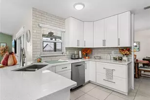 27 NE 9th Pl, Cape Coral, FL 33909 - Photo 5