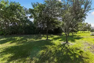 14731 Edgewater Cir, Naples, FL 34114 - Photo 7