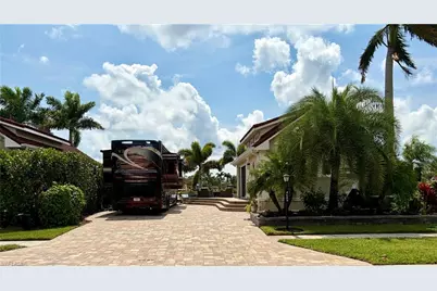 4689 Southern Breeze Dr, Naples, FL 34114 - Photo 3