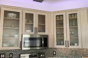210 Vintage Cir, Naples, FL 34119 - Photo 3