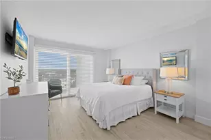 1300 Gulf Shore Blvd N, Naples, FL 34102 - Photo 13