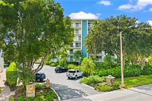 1300 Gulf Shore Blvd N, Naples, FL 34102 - Photo 19