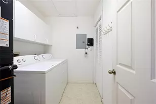 575 Saratoga Cir, Naples, FL 34104 - Photo 11