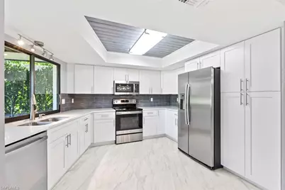 183 Round Key Cir #D4, Naples, FL 34112 - Photo 1