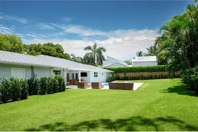 675 Yucca Rd, Naples, FL 34102 - Photo 21