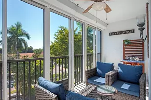 555 Park Shore Dr, Naples, FL 34103 - Photo 11