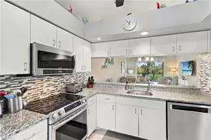 7340 Coventry Ct, Naples, FL 34104 - Photo 9