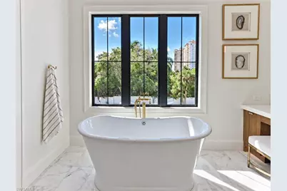 9100 Vanderbilt Dr, Naples, FL 34108 - Photo 25