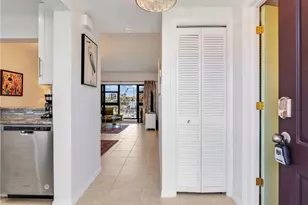 801 River Point Dr, Naples, FL 34102 - Photo 7