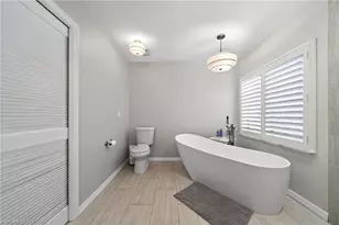 2370 Pinewoods Cir, Naples, FL 34105 - Photo 23