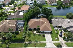 2370 Pinewoods Cir, Naples, FL 34105 - Photo 45