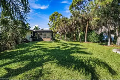 2265 Outrigger Ln, Naples, FL 34104 - Photo 31
